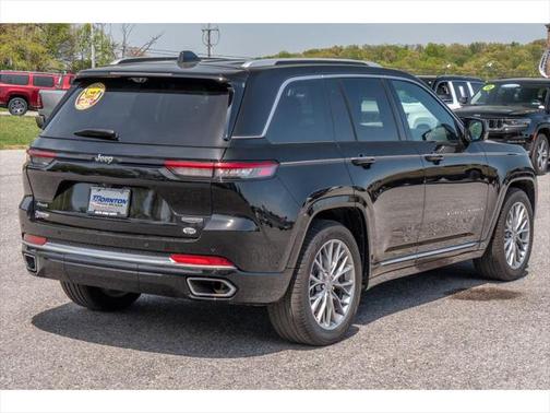 2022 Jeep Grand Cherokee Summit