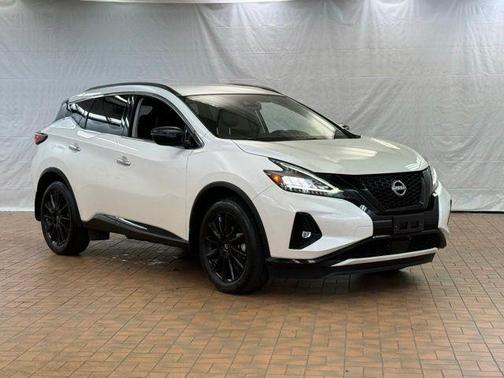 White 2023 Nissan Murano SV