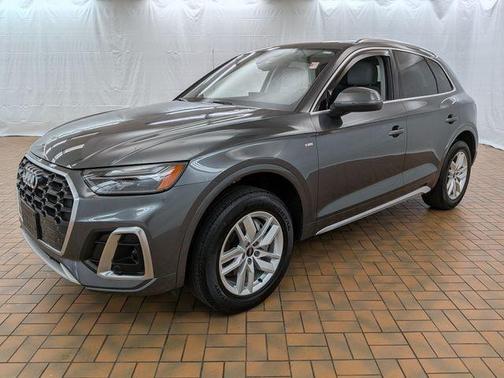 Daytona Gray Pearl Effect 2023 Audi Q5 45 S line quattro Premium