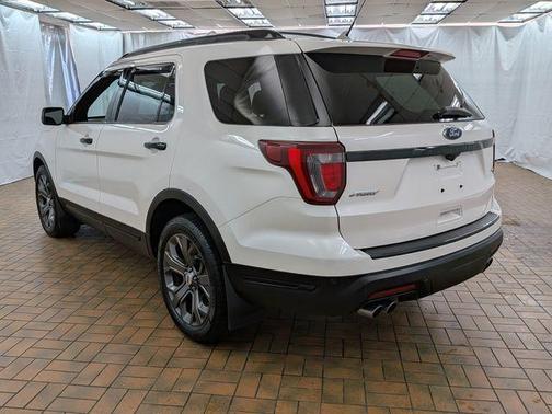 White Platinum Clearcoat Metallic 2018 Ford Explorer sport