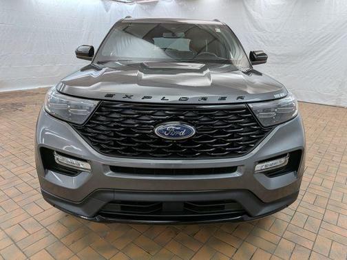 Carbonized Gray Metallic 2024 Ford Explorer ST-Line