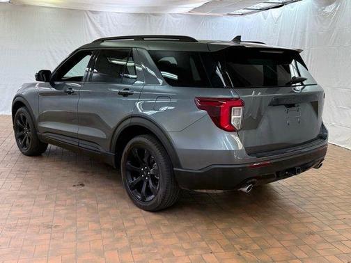 Carbonized Gray Metallic 2024 Ford Explorer ST-Line