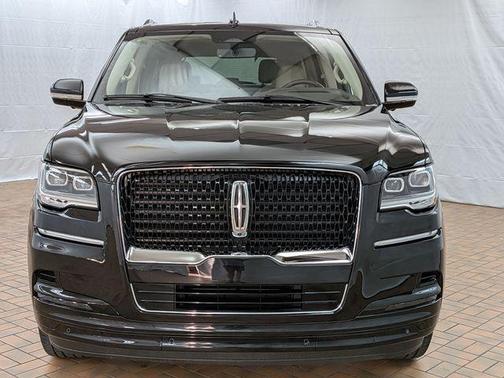 Black Metallic 2024 Lincoln Navigator Reserve