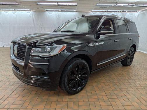 Black Metallic 2024 Lincoln Navigator Reserve