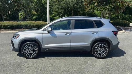 2025 Volkswagen Taos SE