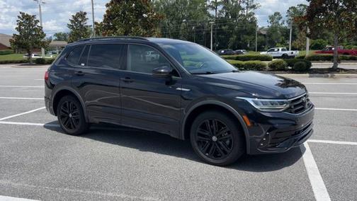 2022 Volkswagen Tiguan SE R-Line Black