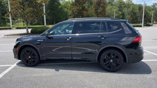 2022 Volkswagen Tiguan SE R-Line Black