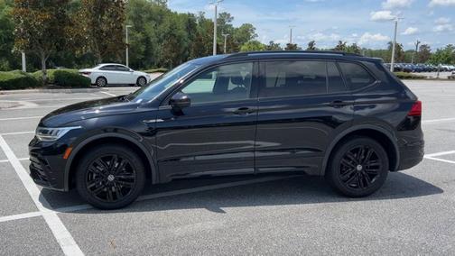 2022 Volkswagen Tiguan SE R-Line Black
