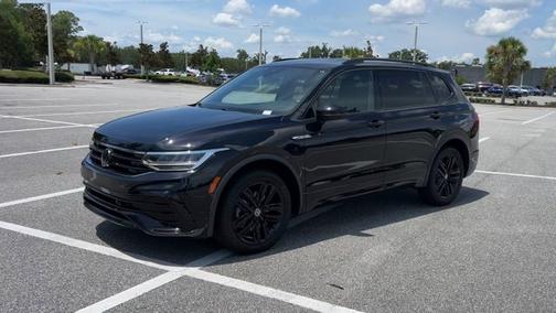 2022 Volkswagen Tiguan SE R-Line Black