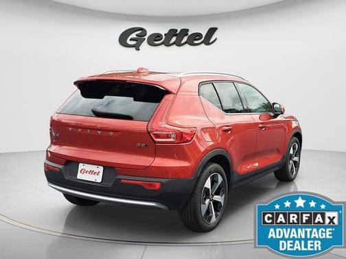 Fusion Red Metallic 2023 Volvo XC40 Plus Bright Theme