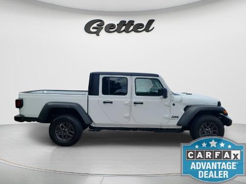 Bright White Clearcoat 2026 Jeep Gladiator Sport S