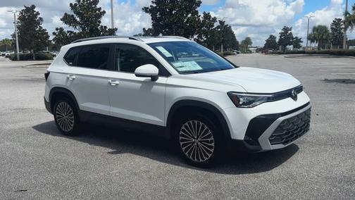 2025 Volkswagen Taos SE