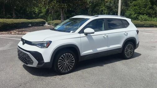 2025 Volkswagen Taos SE