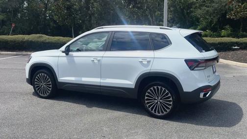 2025 Volkswagen Taos SE