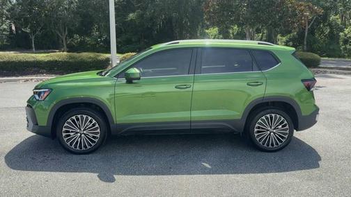 2025 Volkswagen Taos SE