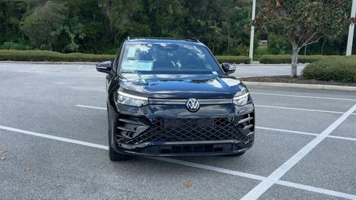 2025 Volkswagen Tiguan SE R-Line Black