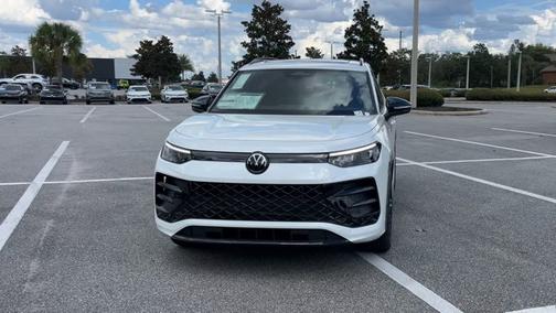 2025 Volkswagen Tiguan SE R-Line Black