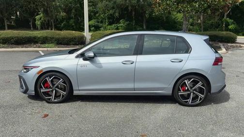2025 Volkswagen Golf GTI SE