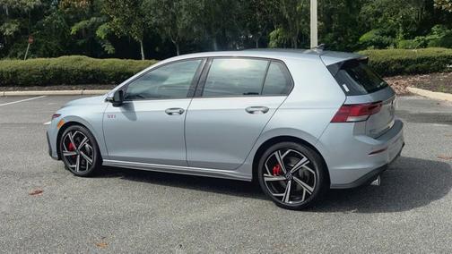 2025 Volkswagen Golf GTI SE