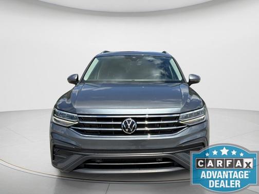 Platinum Gray Metallic 2022 Volkswagen Tiguan SE