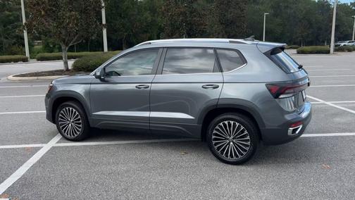 2025 Volkswagen Taos SE