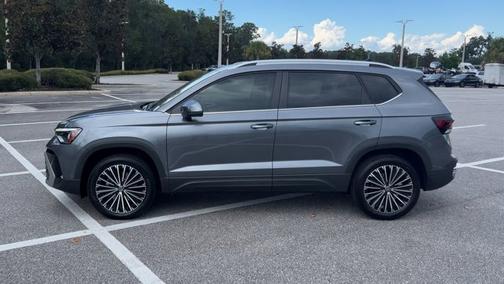 2025 Volkswagen Taos SE