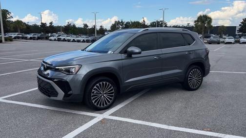 2025 Volkswagen Taos SE