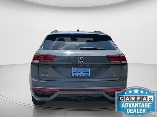 Pure Gray 2023 Volkswagen Atlas Cross Sport 3.6L V6 SEL R-Line