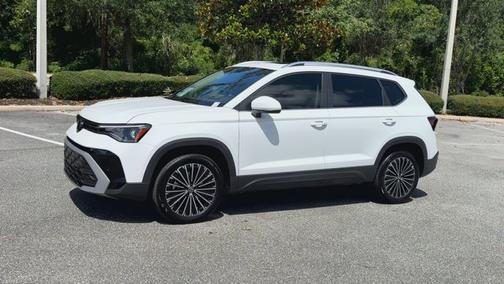 2025 Volkswagen Taos SE