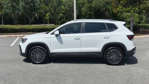 2025 Volkswagen Taos SE