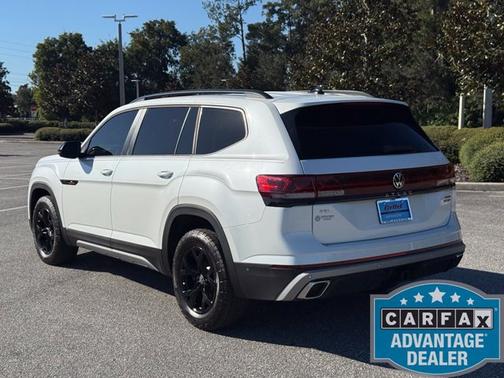 Opal White Pearl 2024 Volkswagen Atlas 2.0T Peak Edition SEL