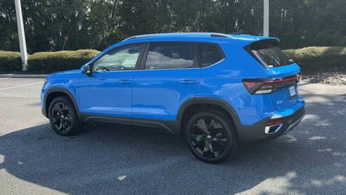 2025 Volkswagen Taos SE