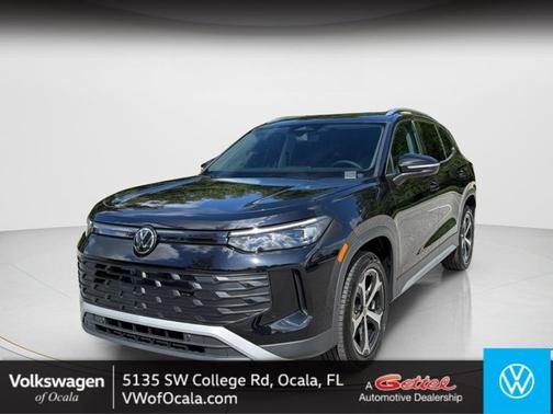 Deep Black Pearl 2026 Volkswagen Tiguan SE