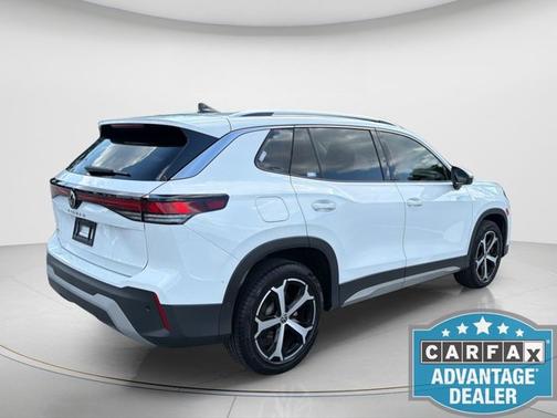 Pure White 2025 Volkswagen Tiguan SE