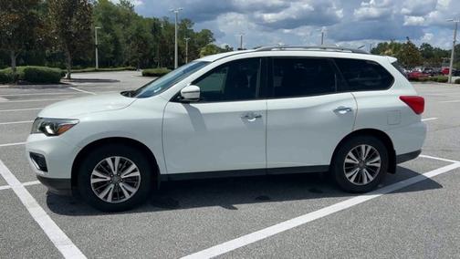 2017 Nissan Pathfinder SV