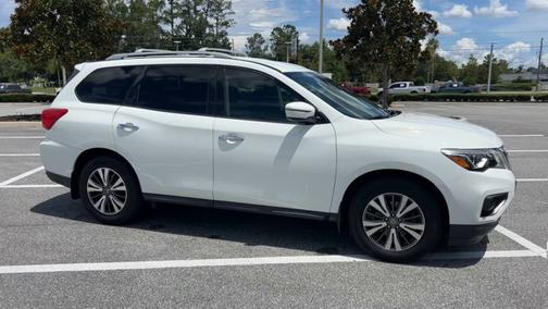 2017 Nissan Pathfinder SV