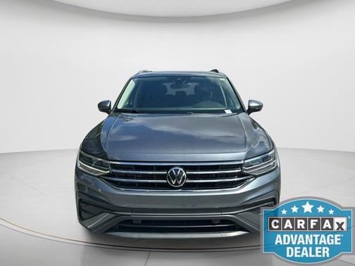 Platinum Gray Metallic 2023 Volkswagen Tiguan SE