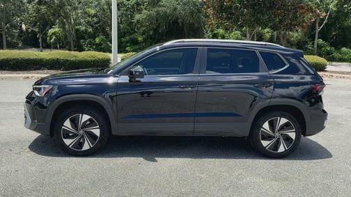 2025 Volkswagen Taos SE