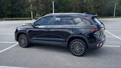 2025 Volkswagen Taos SE