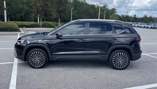 2025 Volkswagen Taos SE