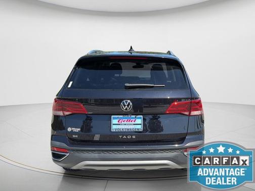 Deep Black Pearl 2023 Volkswagen Taos SE