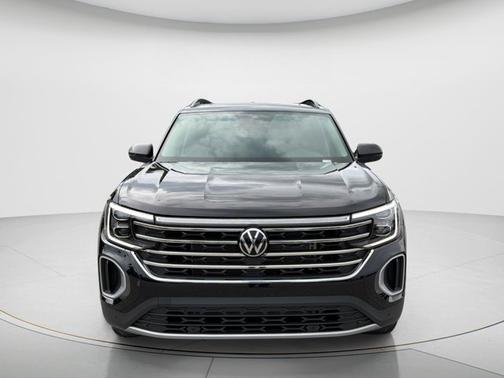 Deep Black Pearl 2026 Volkswagen Atlas 2.0T SE w/Technology