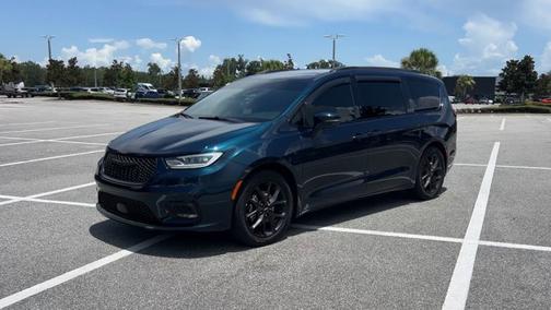 2022 Chrysler Pacifica Touring L