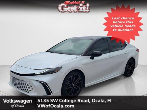 Wind Chill Pearl/Midnight Black Metallic 2025 Toyota Camry XSE
