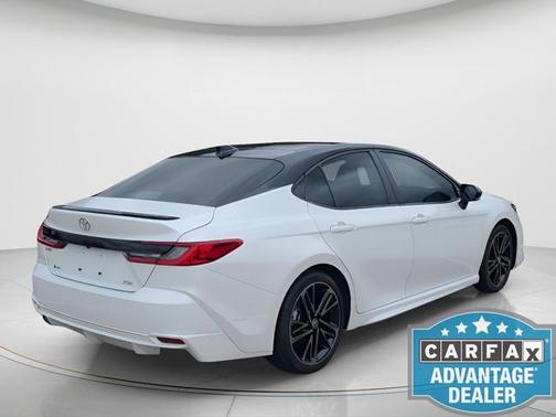 Wind Chill Pearl/Midnight Black Metallic 2025 Toyota Camry XSE