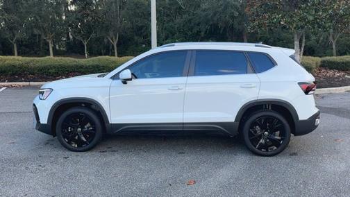 2025 Volkswagen Taos SE