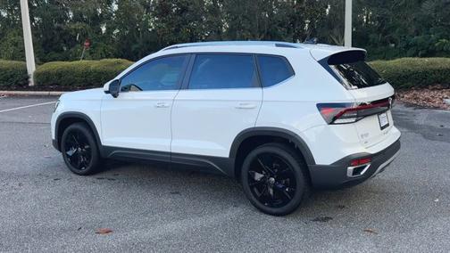 2025 Volkswagen Taos SE