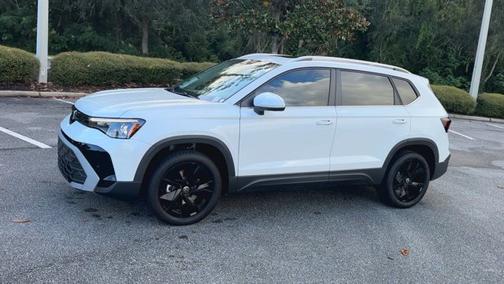 2025 Volkswagen Taos SE