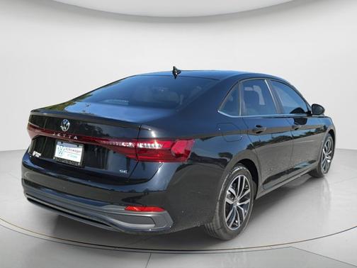 Deep Black Pearl 2027 Volkswagen Jetta SE