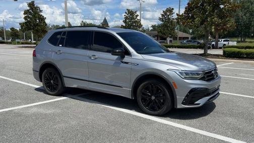 2022 Volkswagen Tiguan SE R-Line Black